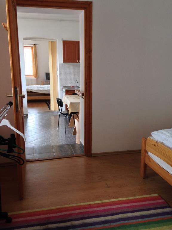 Petra Apartmanok Velem Habitación foto
